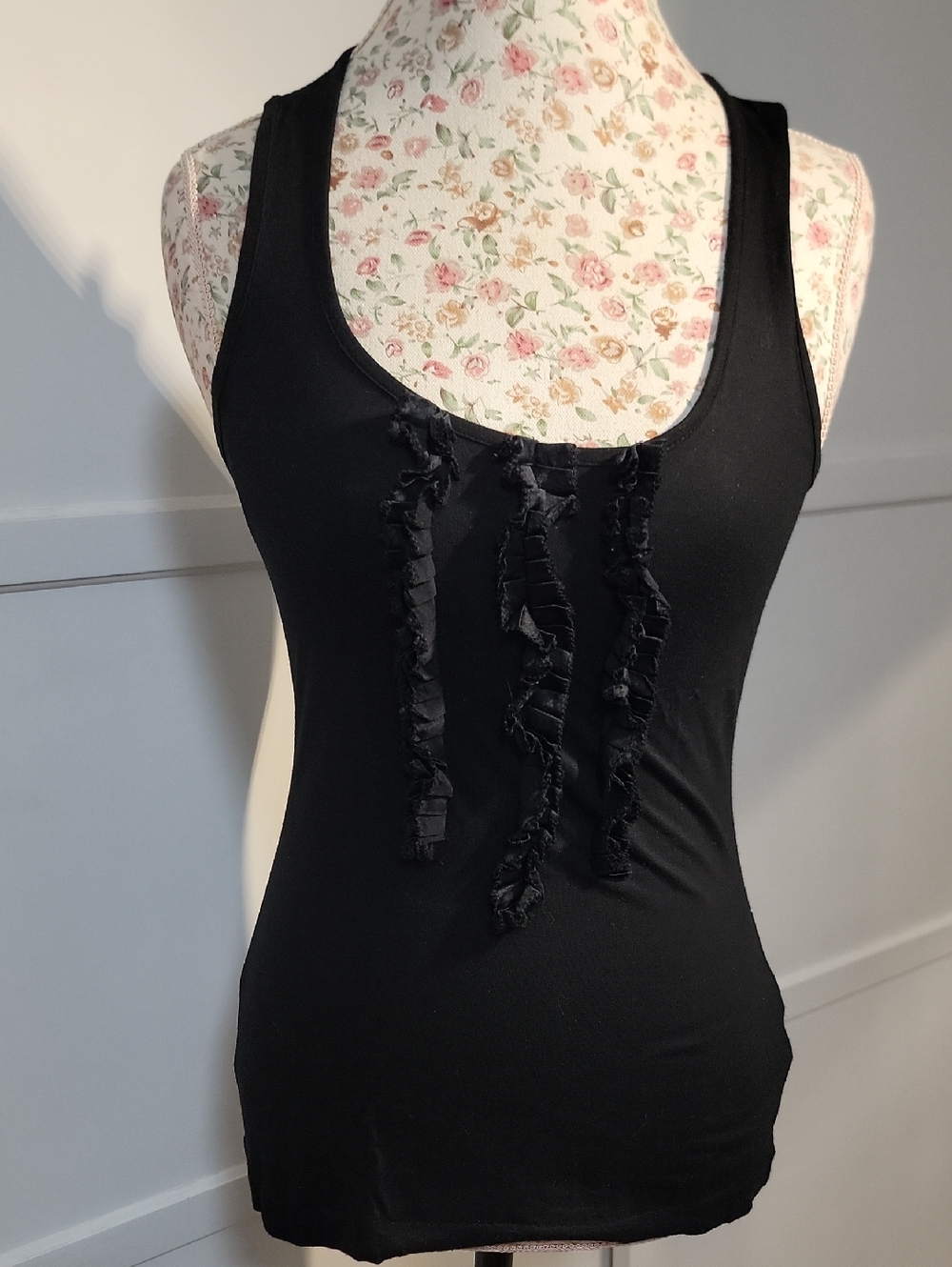 Banana Republic Black Ruffled Racerback Tank Top Size Small